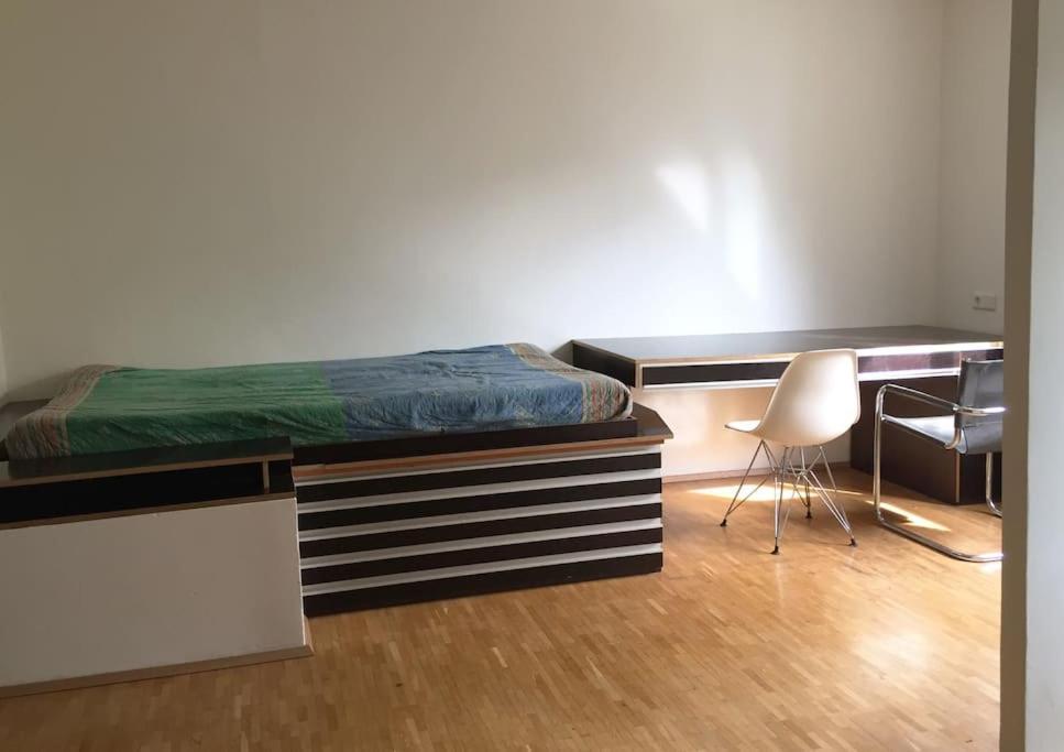 Room In Maisonette With Garden, Parking Place Viyana Dış mekan fotoğraf