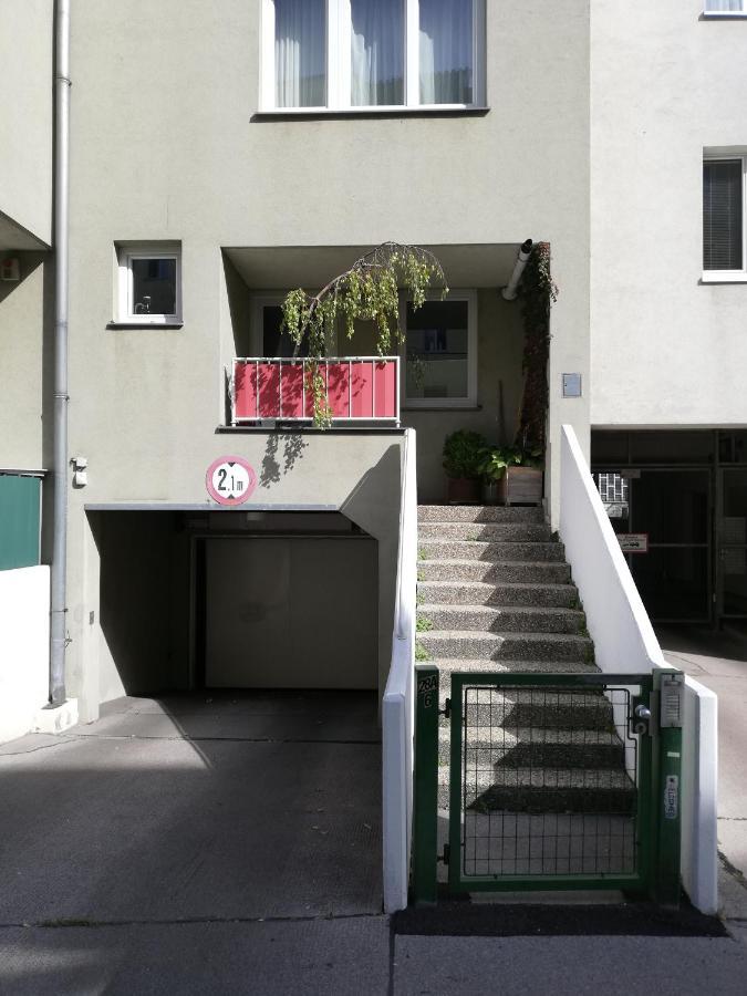Room In Maisonette With Garden, Parking Place Viyana Dış mekan fotoğraf
